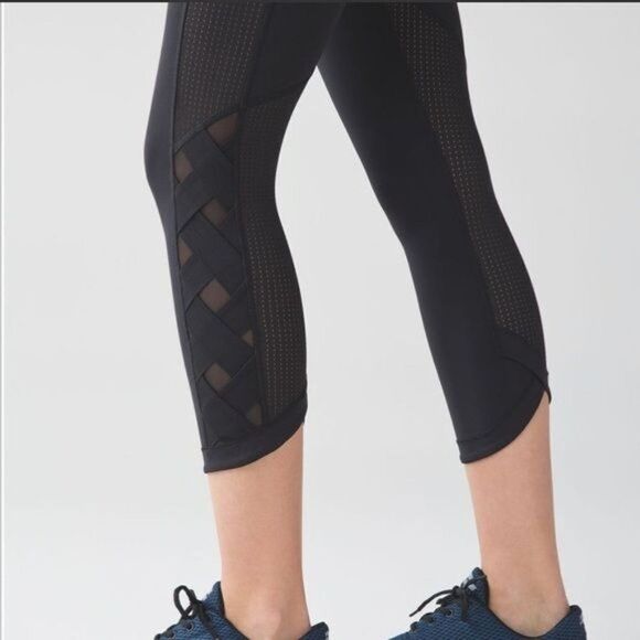 Lululemon Var-City Crop Capri Leggings Black Pretty Prism Size 4 - Picture 3 of 11